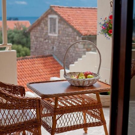 Medin Di Lastua Petrovac Exteriör bild
