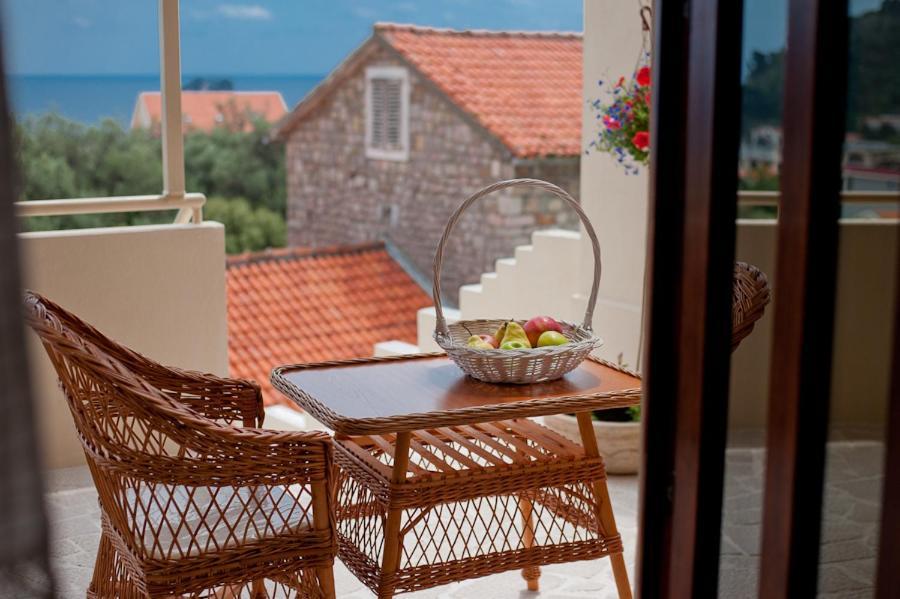 Medin Di Lastua Petrovac Exteriör bild